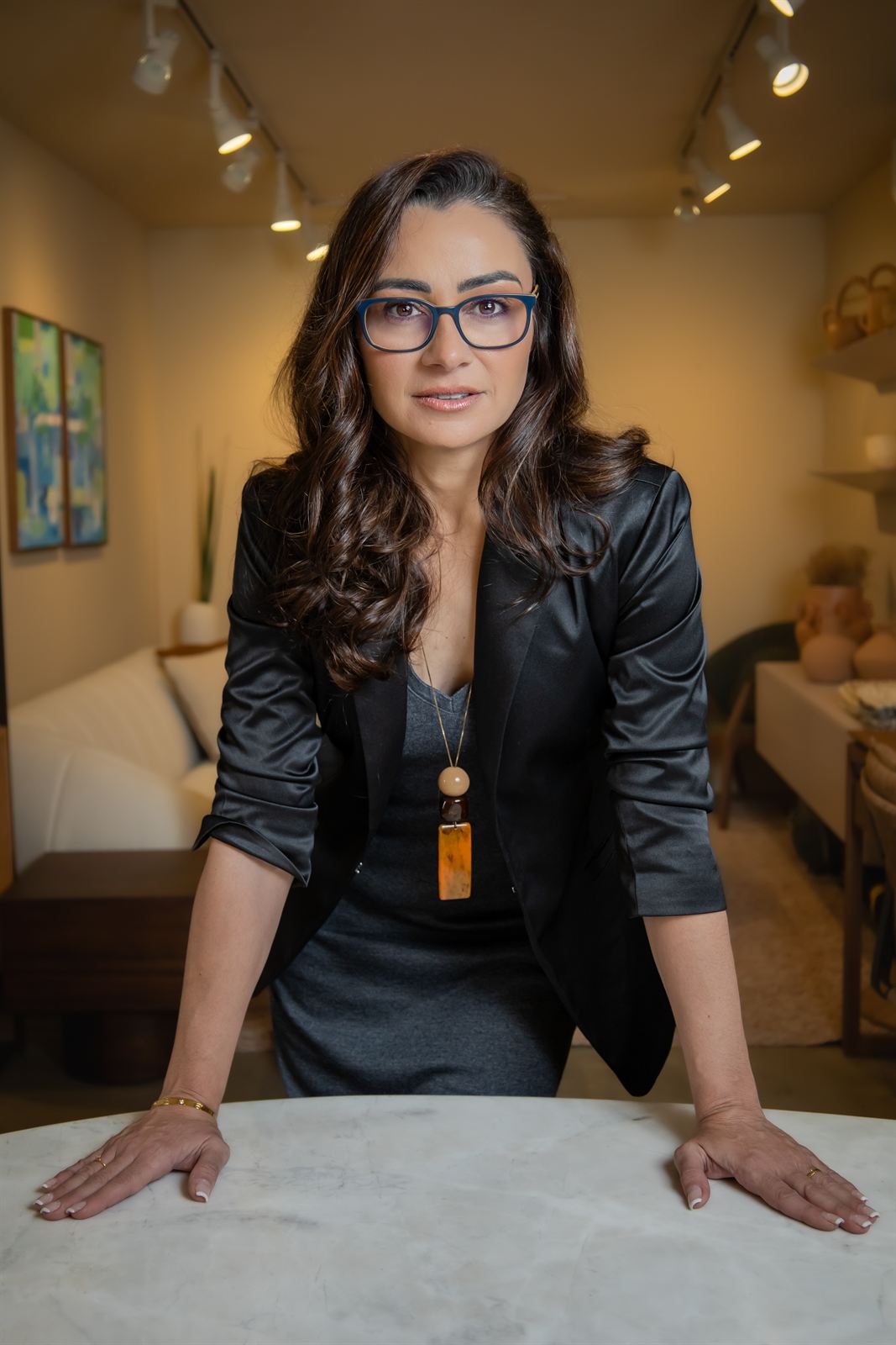 Cristina Gravina em ambiente de trabalho